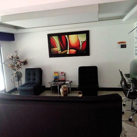 Hotel Parque 70 Медельин Экстерьер фото