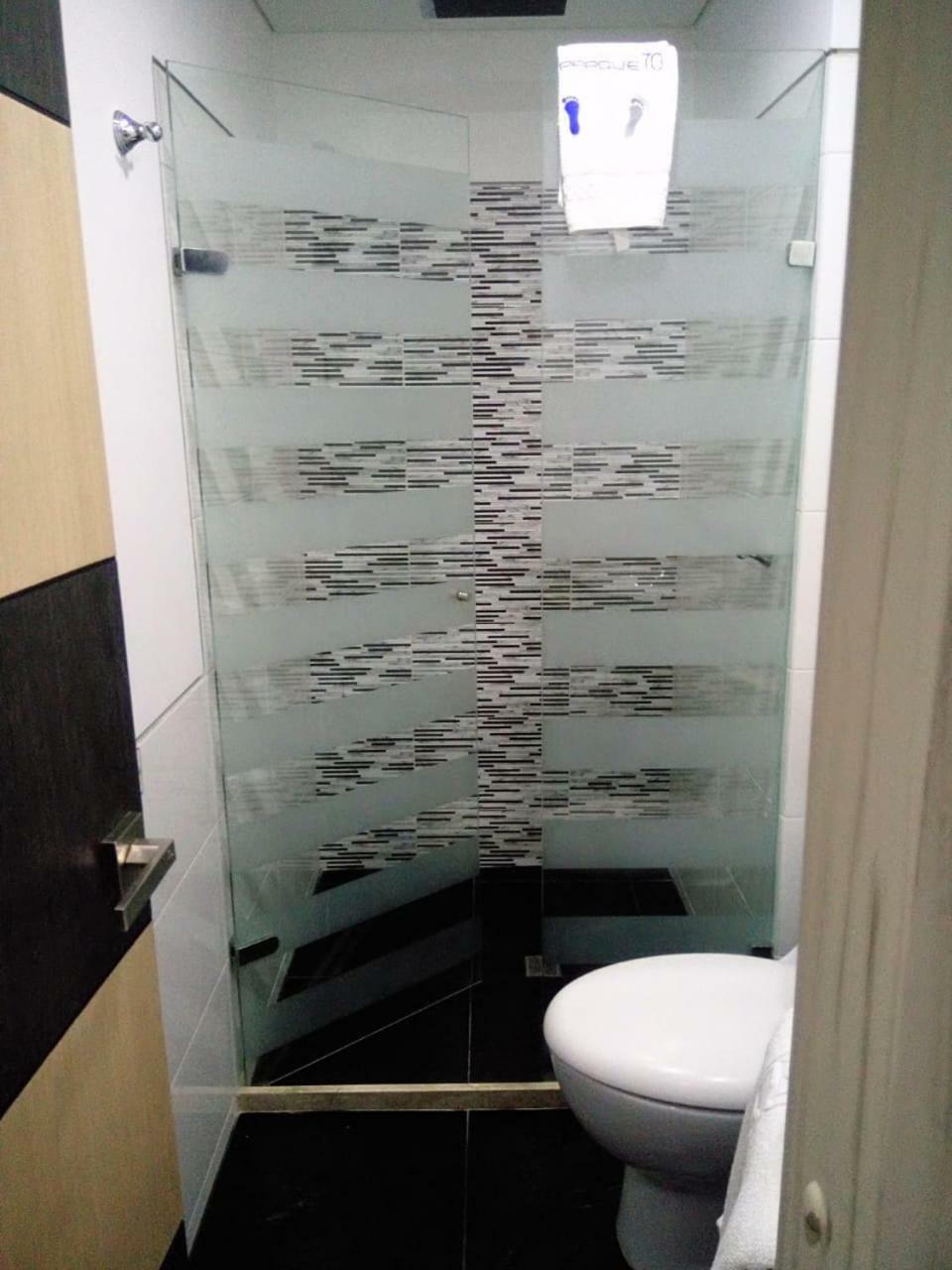 Hotel Parque 70 Медельин Экстерьер фото